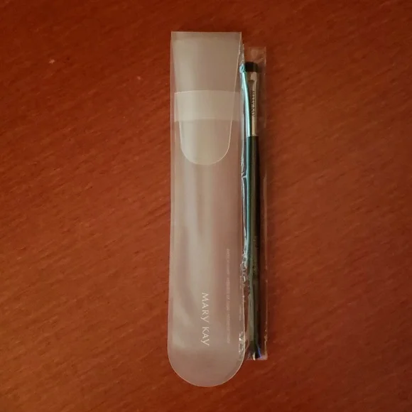 NWOT Black Eye Smudger Makeup Brush in Plastic Sleeve Carry Case - Picture 4 of 5